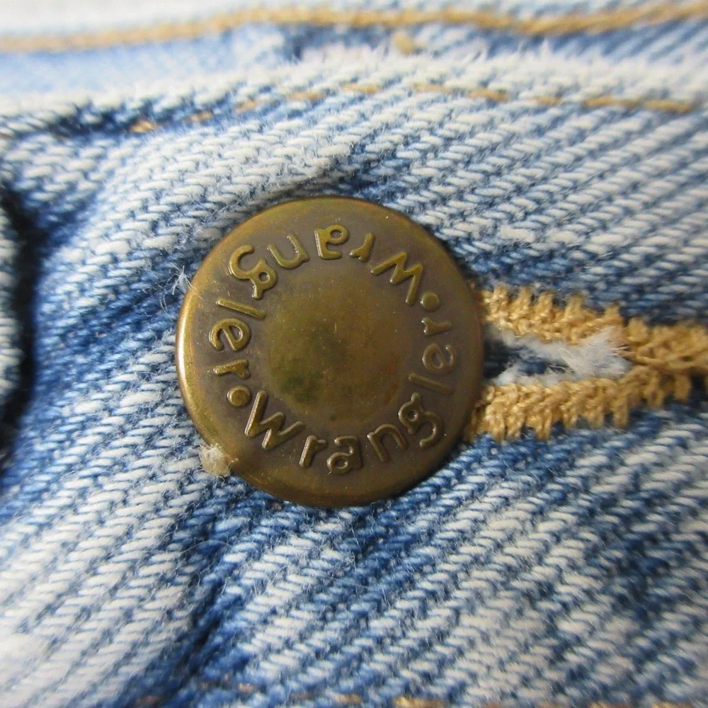 Wrangler Relaxed Fit Jean Shorts Mens 42x9 Blue Light Wash 100% Cotton Jorts Y2K